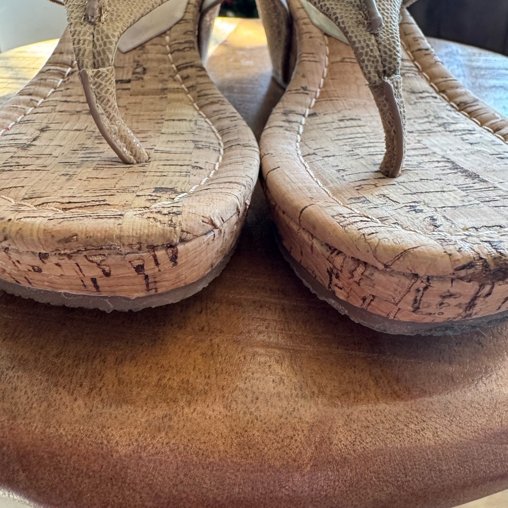 Donald J. Pliner Beige Textured Sandals - Picture 6 of 11